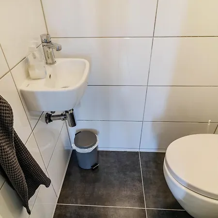 Krummes Haeusschen An Der Nordsee