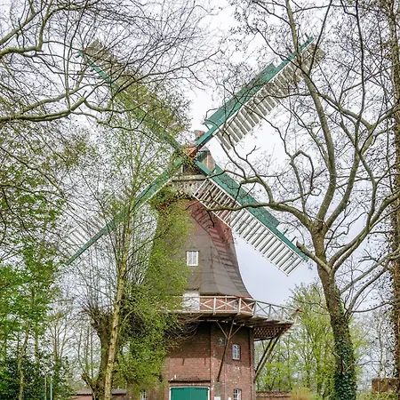 Krummes Haeusschen An Der Nordsee