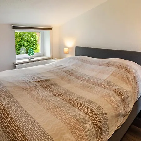 Krummes Haeusschen An Der Nordsee *